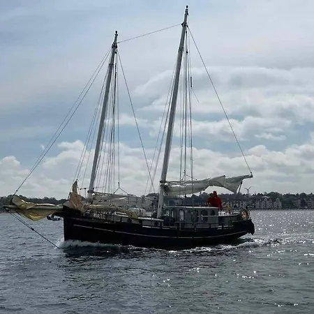 Dundee Historisches Segelschiff Mitten Im Paradies * Neuenkirchen (Landhagen)